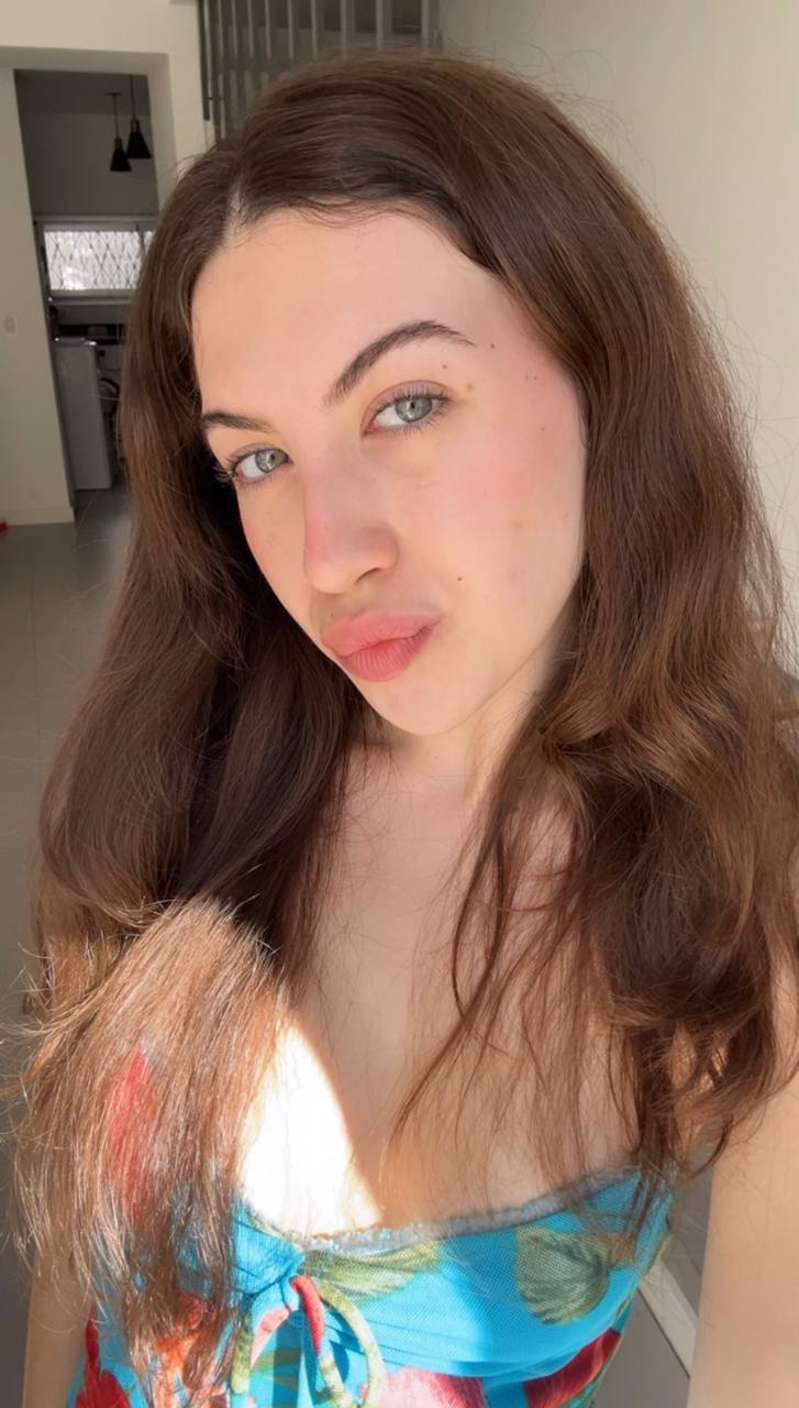 Nude girl Amber in Dublin