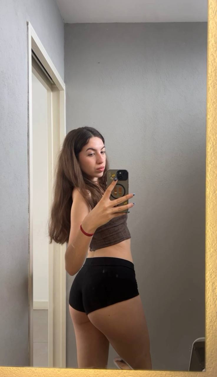 Amber in her underwear in Dublin