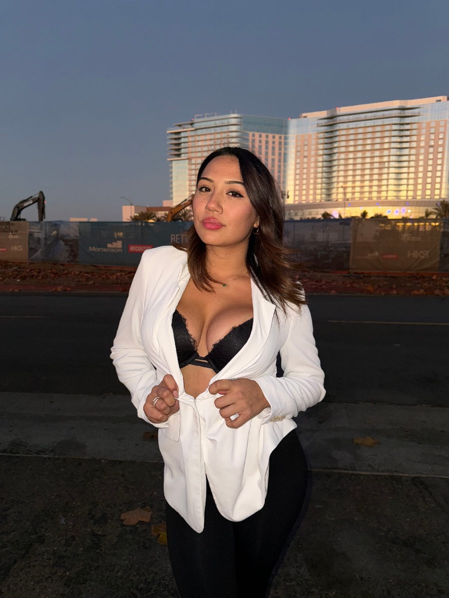 Take a pause and enjoy Ali Cruz — streaming from Dublin