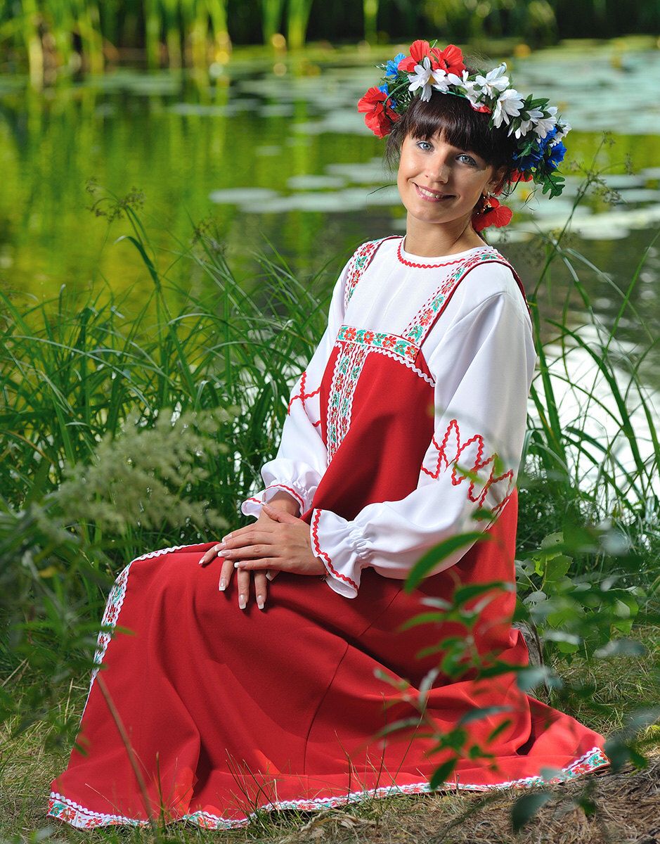 Beautiful girl Girls in Slavic costumes in Dublin